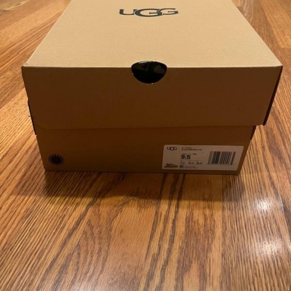 Brand New With Tags & Original Box UGG Women's Goldenstar Slingback Clog Flats - Picture 4 of 9